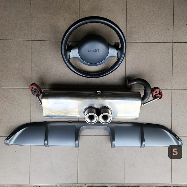 Lenkrad, RS-Topf und originale Brabus-Heckblende für den Tausch